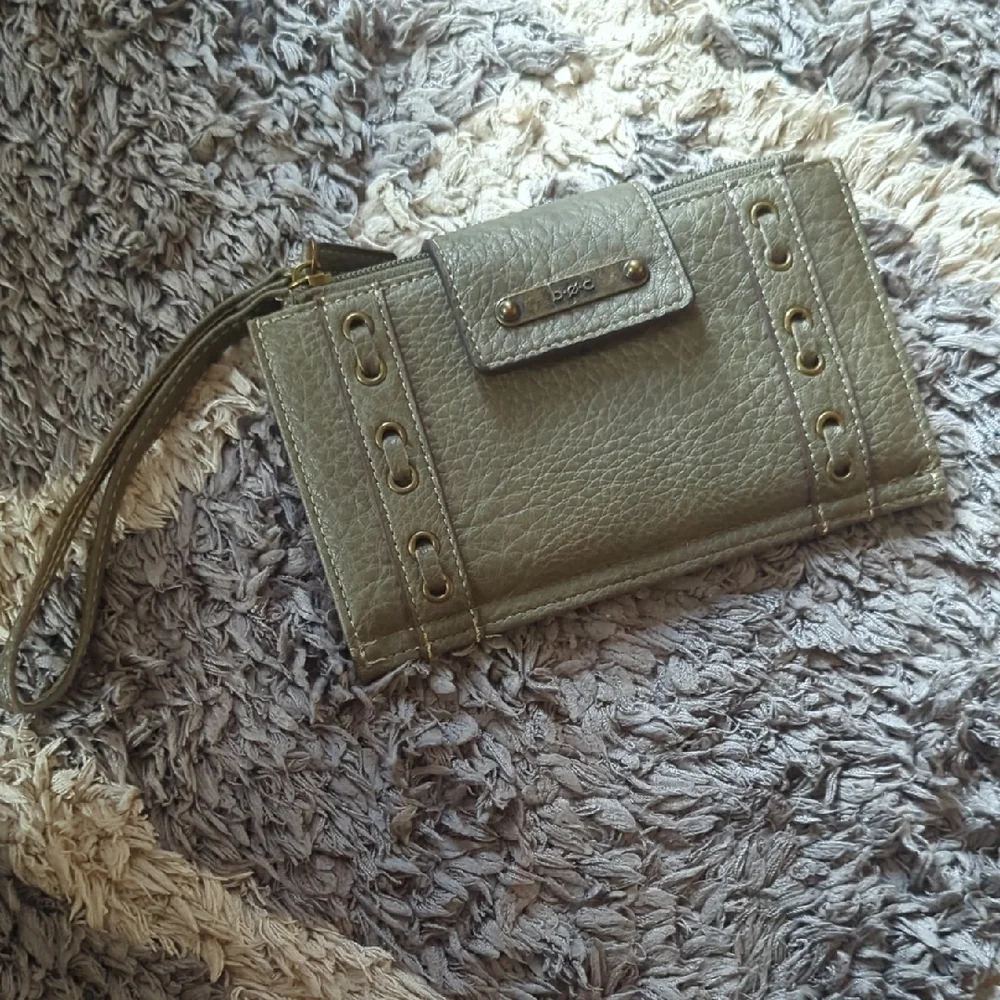BOC Wallet Clutch Wristlet Billfold Gray Green Color